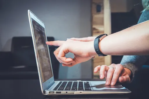 Image related to 8 website features that must-have successful retail in businesses